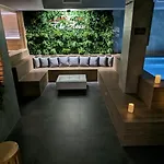 с люлка и гледка в The House с термална зона *