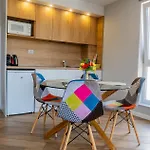 с люлка и гледка в The House с термална зона Apartment