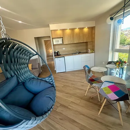 с люлка и гледка в The House с термална зона Apartment Velingrad
