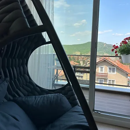 с люлка и гледка в The House с термална зона Apartament Velingrad