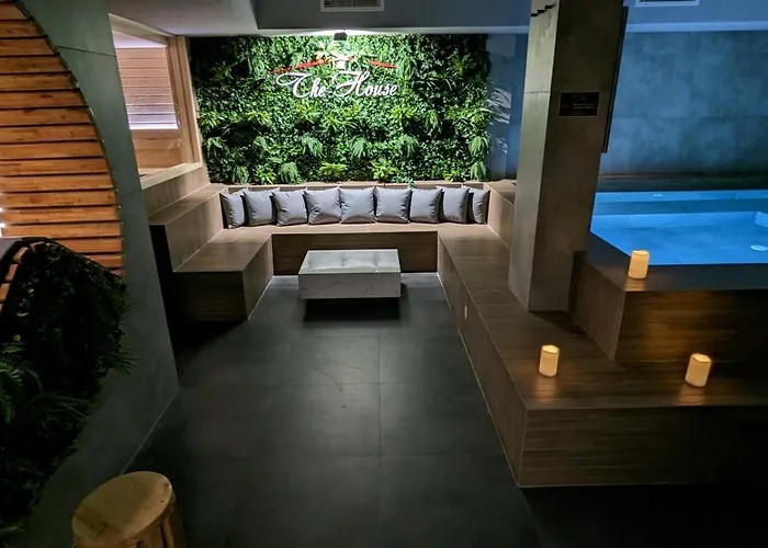 с люлка и гледка в The House с термална зона *