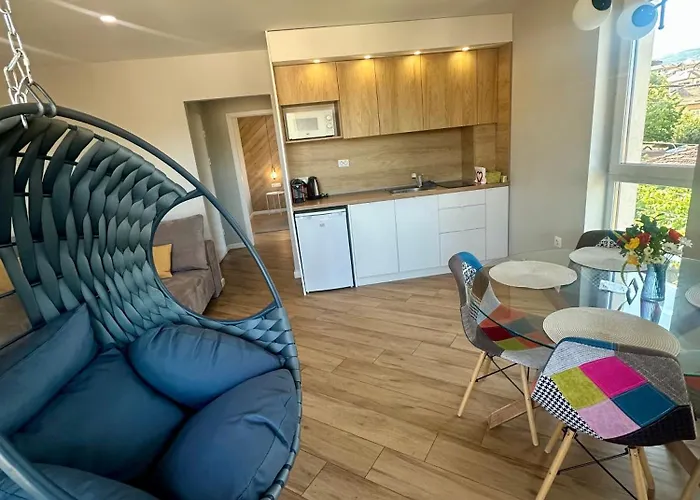 с люлка и гледка в The House с термална зона Apartment Welingrad