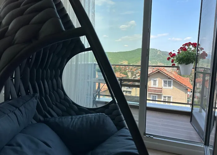 с люлка и гледка в The House с термална зона Apartment Welingrad